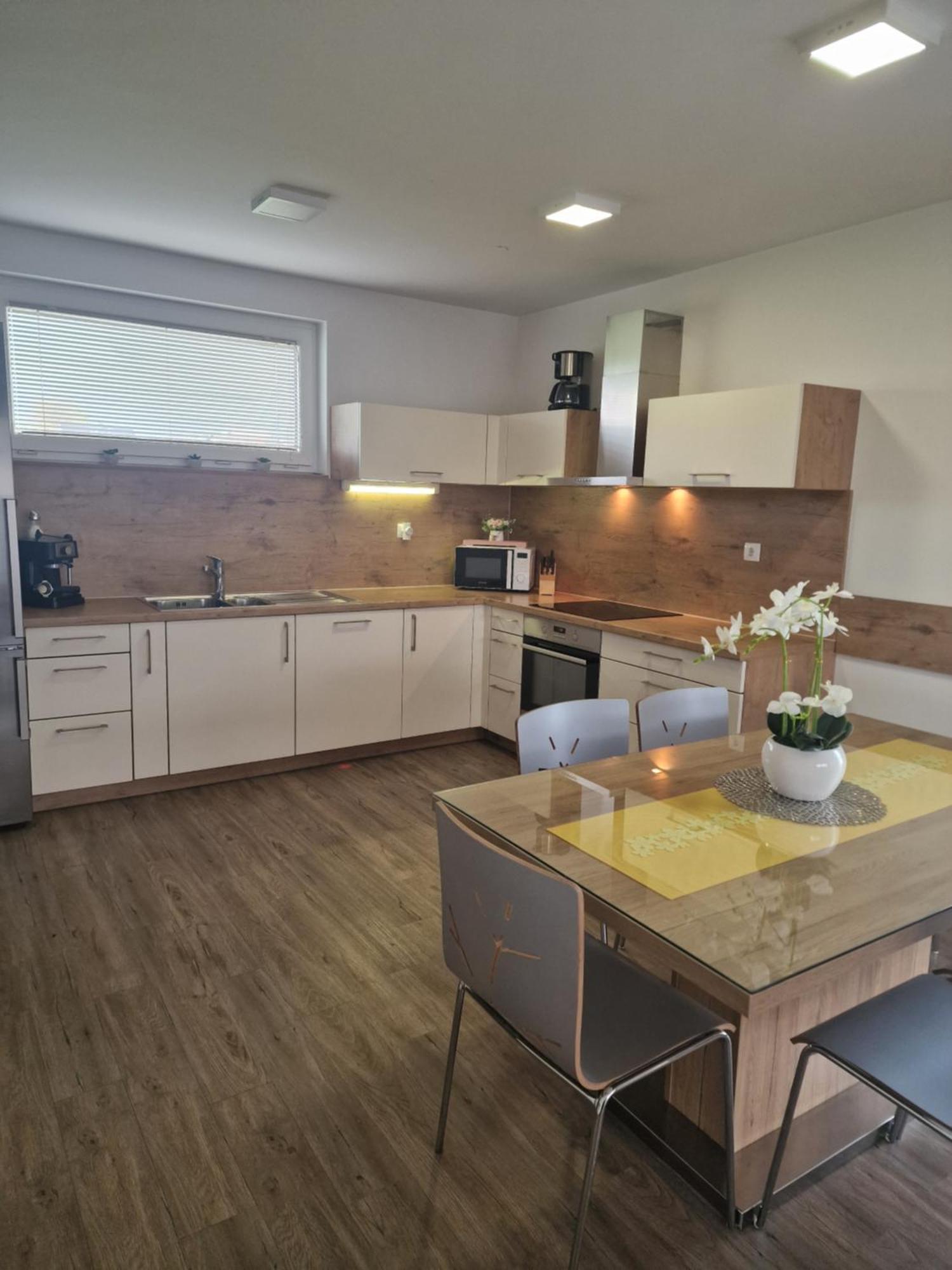 Family Apartment 摩拉瓦托普利采 外观 照片